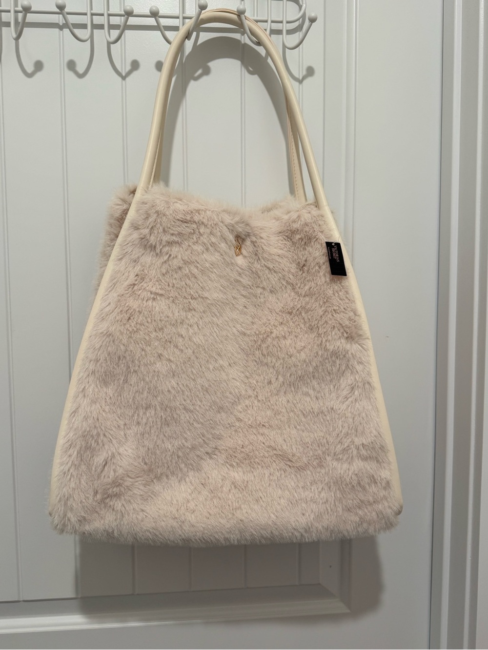 NWT Victoria’s Secret Plush Faux Fur Tote Bag in Light Beige ✨💲59.95 retail